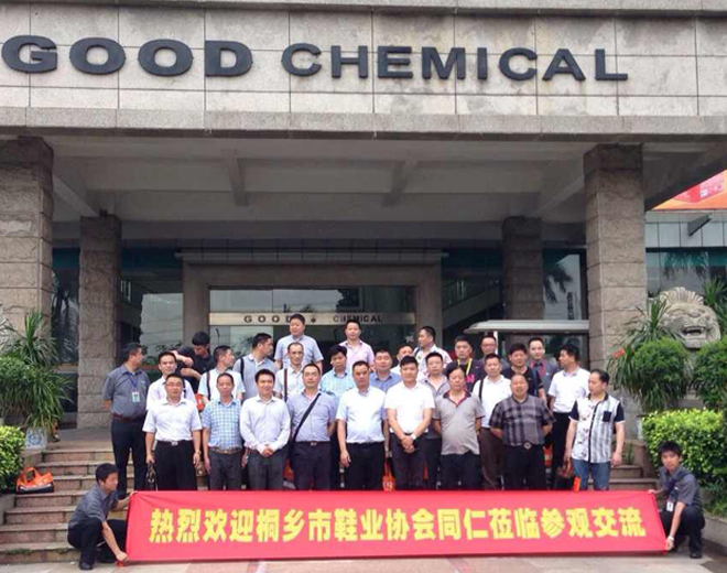 多正品牌在桐鄉(xiāng)當(dāng)?shù)卮蝽懨麣猓┼l(xiāng)鞋業(yè)協(xié)會(huì)到公司參觀交流，對(duì)多正...